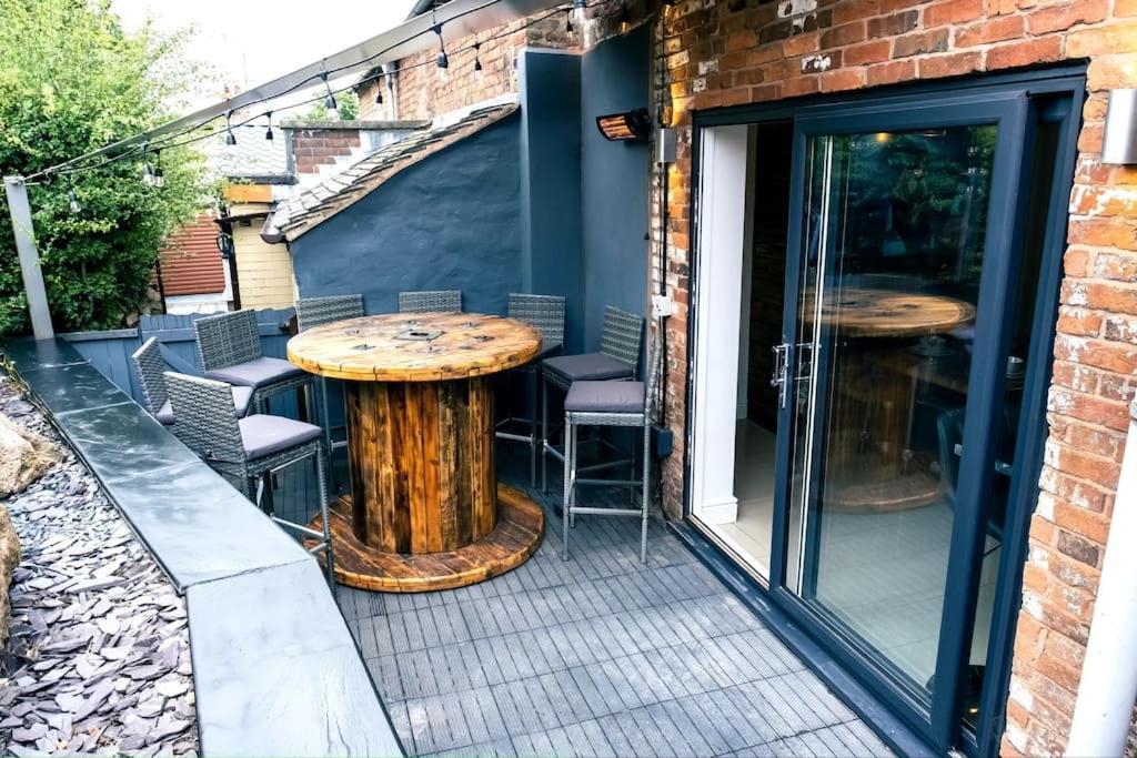 Cheadle Haven: 4-Bedroom Retreat Near Alton Towers Exterior photo