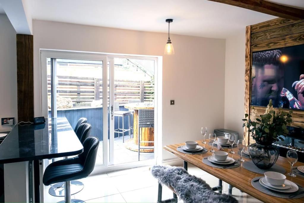 Cheadle Haven: 4-Bedroom Retreat Near Alton Towers Exterior photo