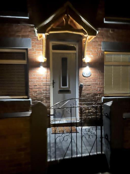 Cheadle Haven: 4-Bedroom Retreat Near Alton Towers Exterior photo